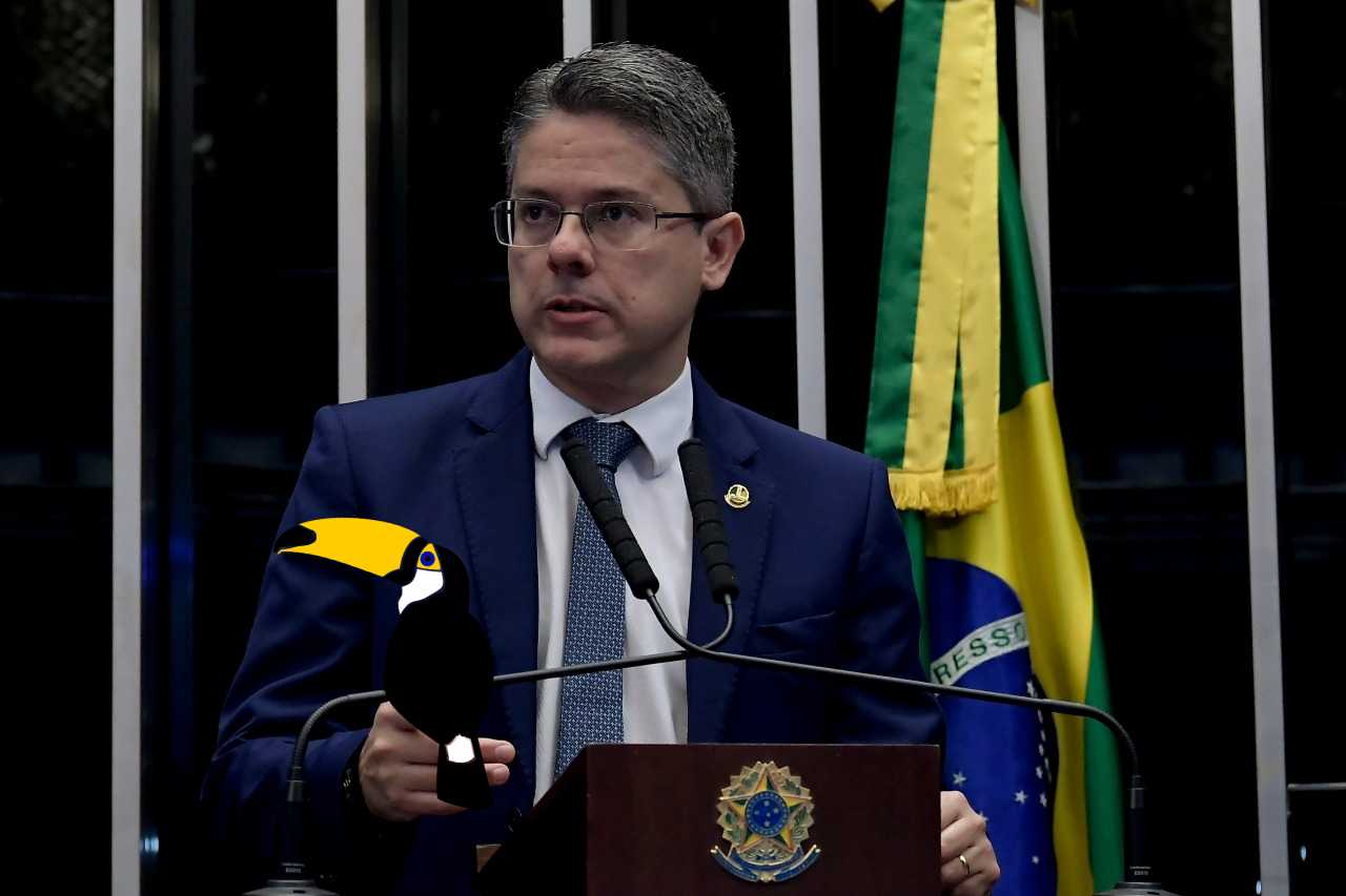 O senador Alessandro Vieira agora é tucano