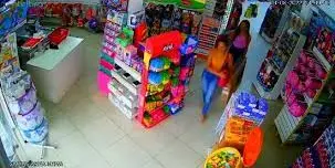 Imagem de autoras de furto de televisores em loja de Aracaju