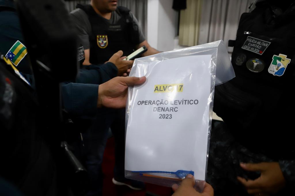 100 policiais civis e militares e 40 viaturas cumprem mandados de prisão em Aracaju